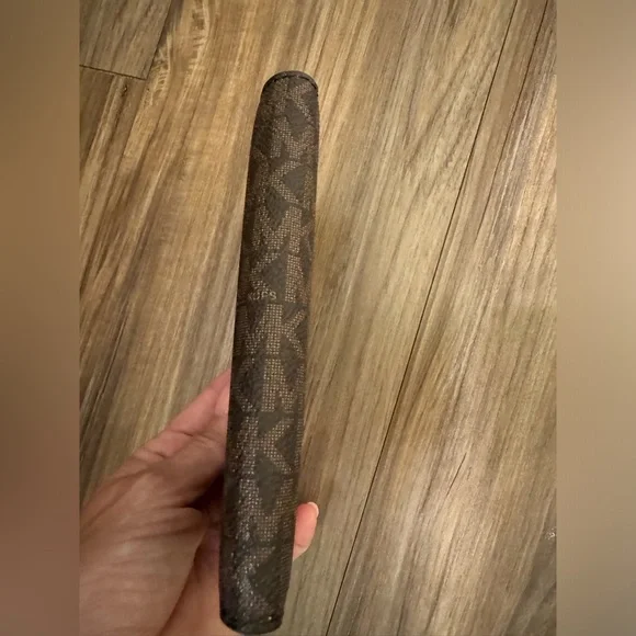 Michael Kors Logo Passport Holder- Brand New NEVER used. - Picture 3 of 4